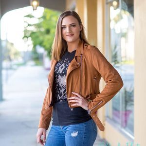 Meet your Posher, Eva